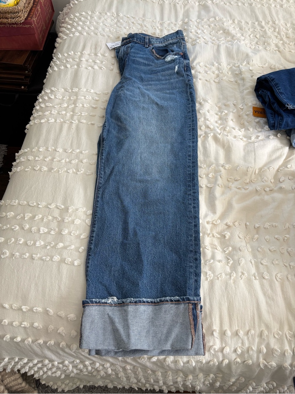 American Eagle Outfitters Straight Leg Jeans in Medium Blue Wash